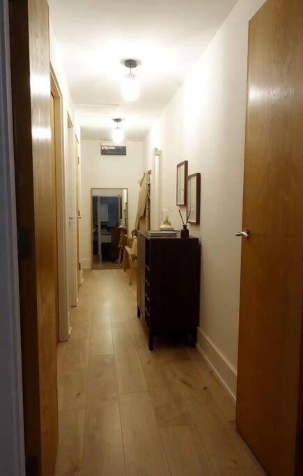 Stylish City-Centre Apartment With Balcony リヴァプール エクステリア 写真
