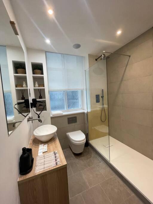 Stylish City-Centre Apartment With Balcony リヴァプール エクステリア 写真