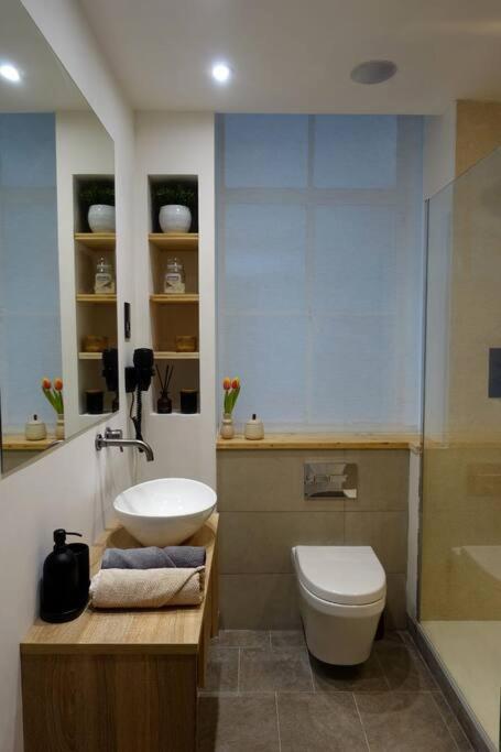 Stylish City-Centre Apartment With Balcony リヴァプール エクステリア 写真