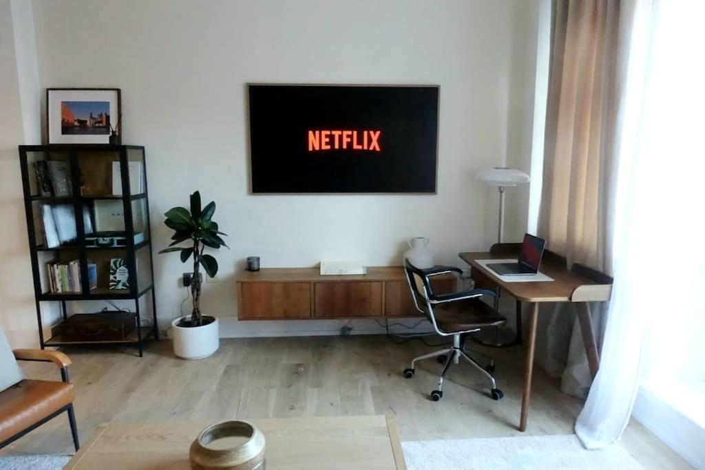 Stylish City-Centre Apartment With Balcony リヴァプール エクステリア 写真