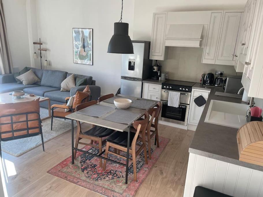 Stylish City-Centre Apartment With Balcony リヴァプール エクステリア 写真